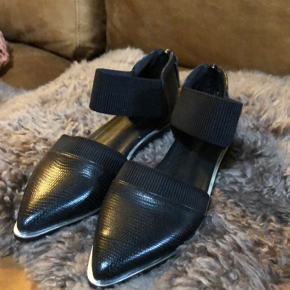 Jady Rose Black Pointed Toe Leather Flats
